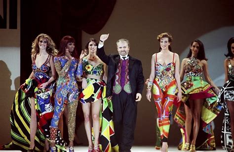 colours patterns gianni versace|gianni versace immagini.